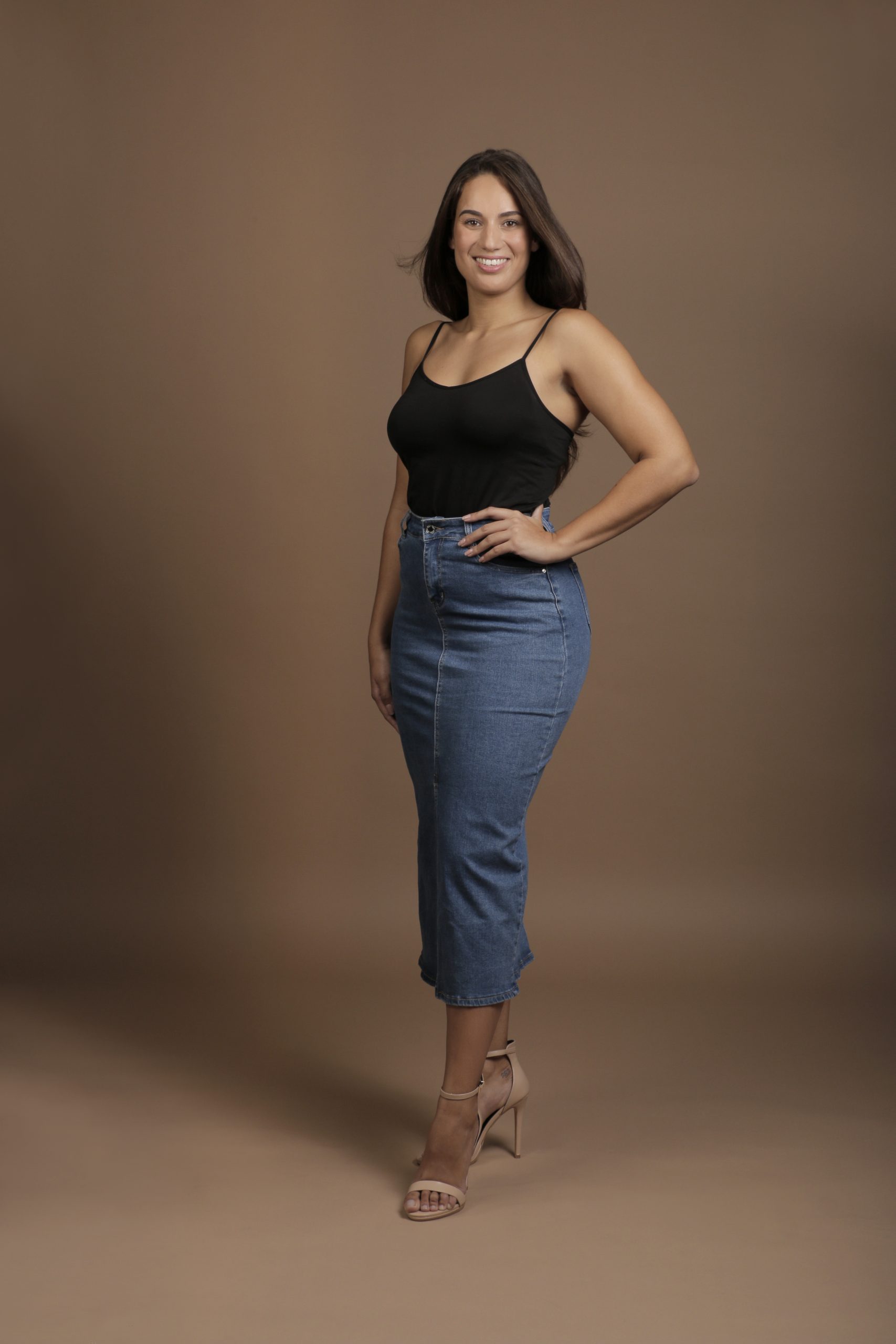 María_Salazar_Cuerpo_tlf-695052650