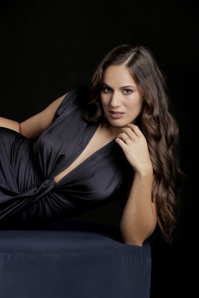María_Salazar_MedioFF_tlf-695052650